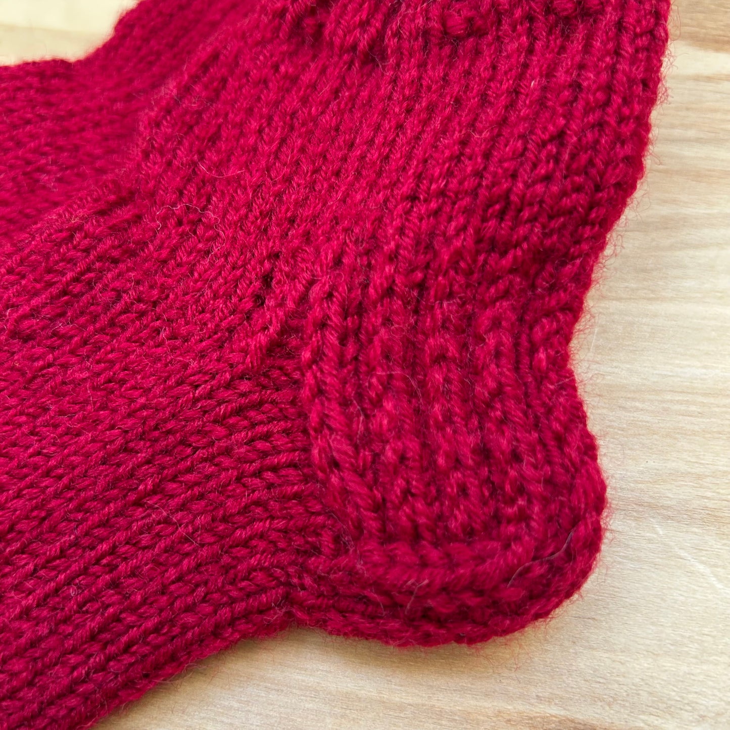 Tumši sarkanas adītas siltās zeķītes 24.-26.izm. (SITĒ 48)