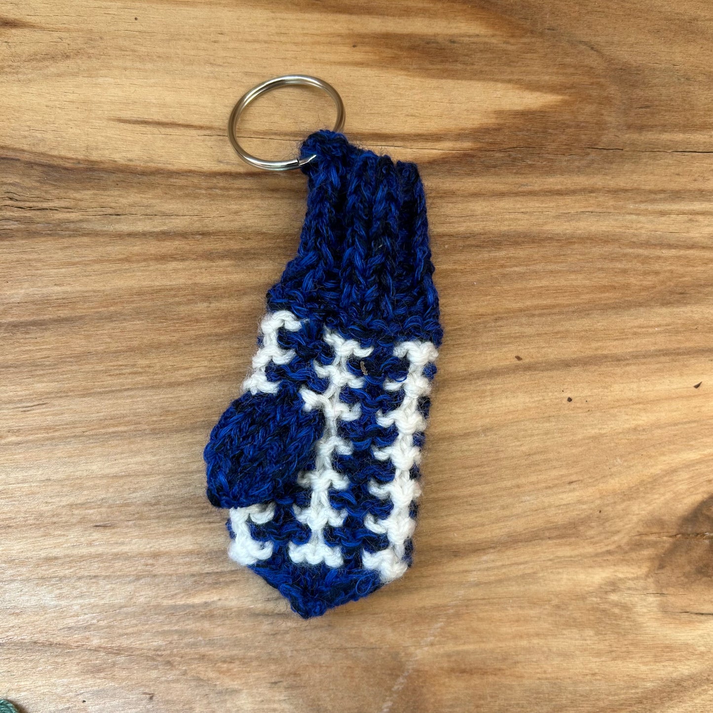 Atslēgu piekariņš - dūrainītis zils ar baltu  (VEPA A12)