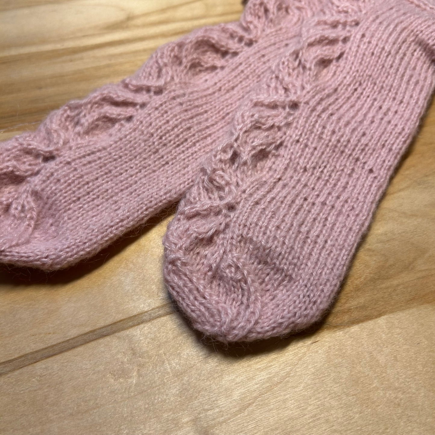 Rozā krāsas mežģīņu adījuma siltās zeķes 37.-39. izm. (SITĒ 43)