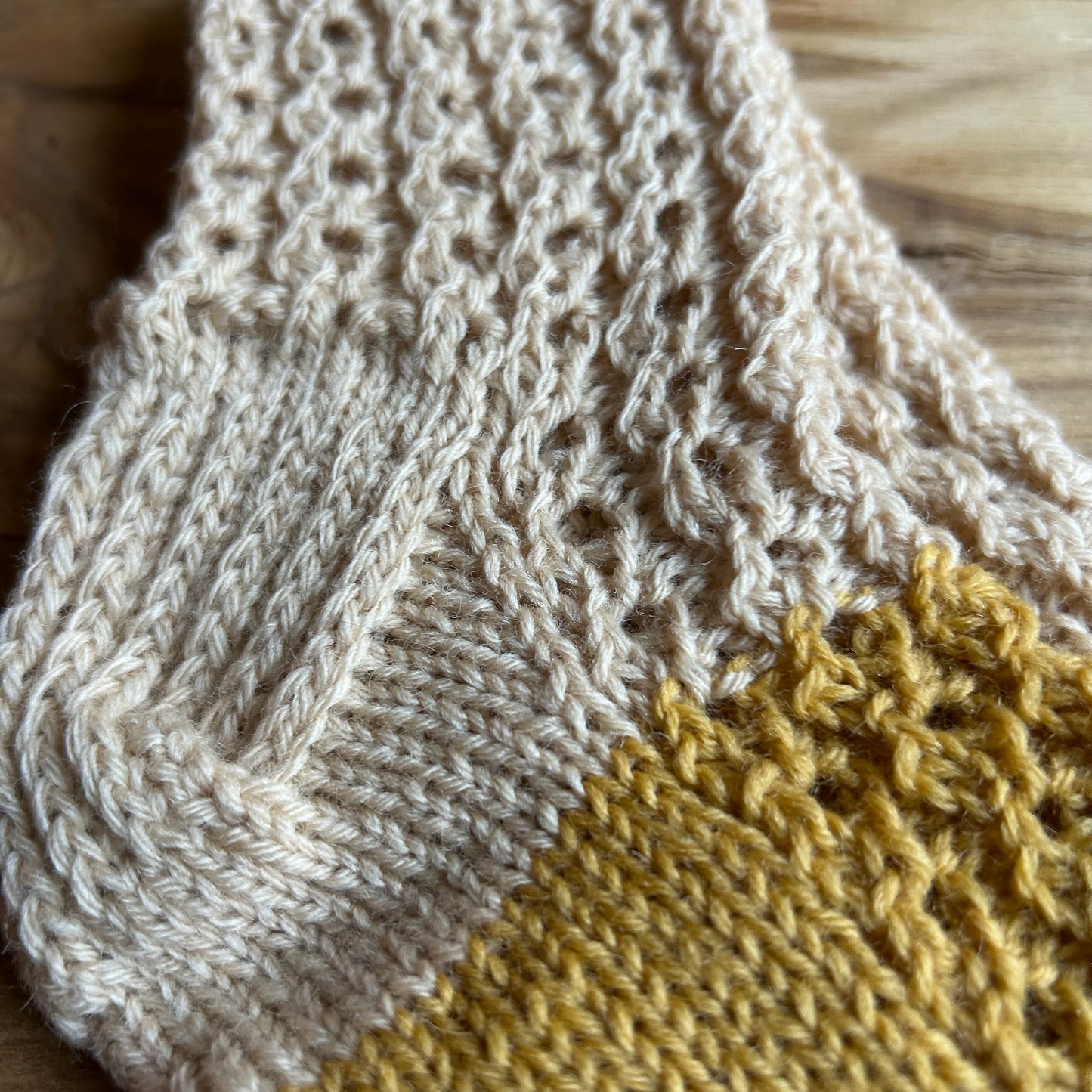 Vilnas zeķes bērniem 30.-32.izm. sinepju dzeltenos toņos (VEZI 59)