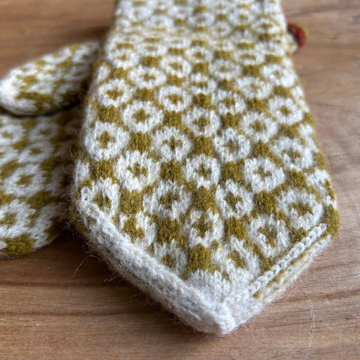 Vilnas dūraiņi ar sūnu zaļiem rakstiem rombiņos (AIDZ 37)