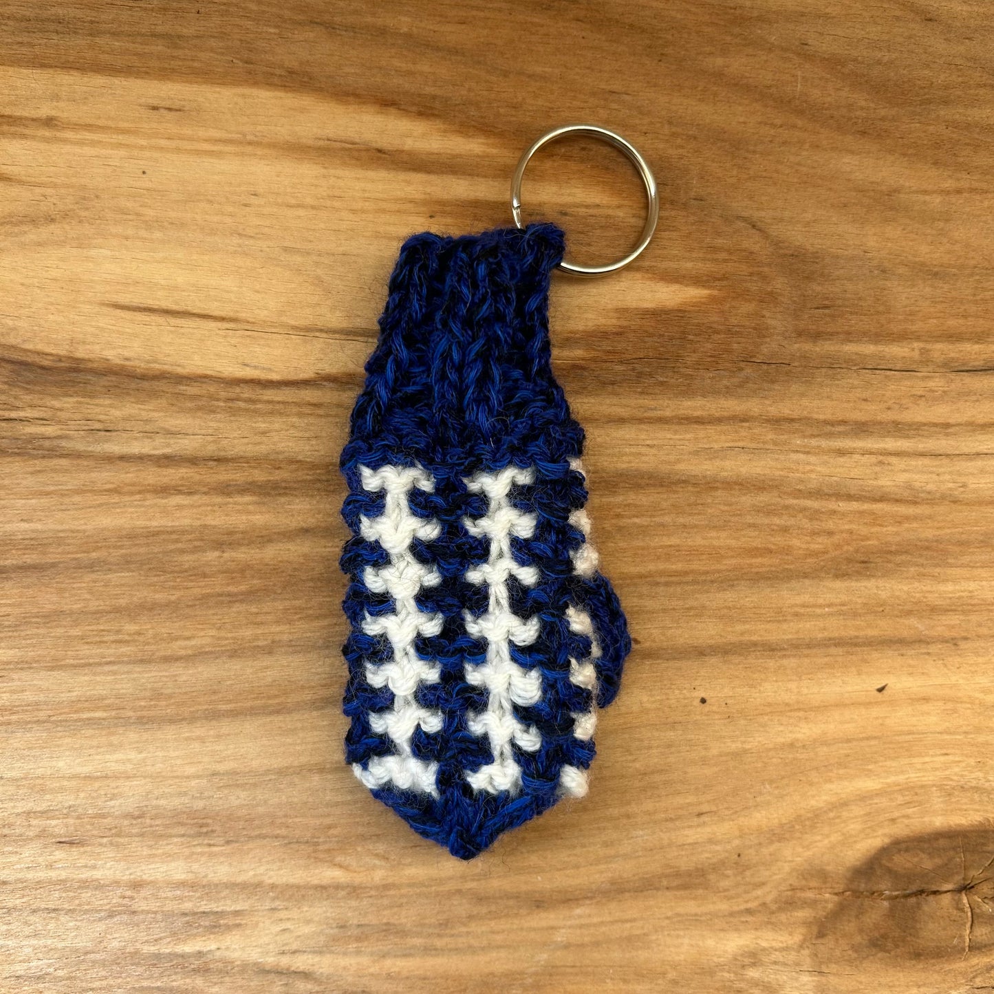 Atslēgu piekariņš - dūrainītis zils ar baltu  (VEPA A12)