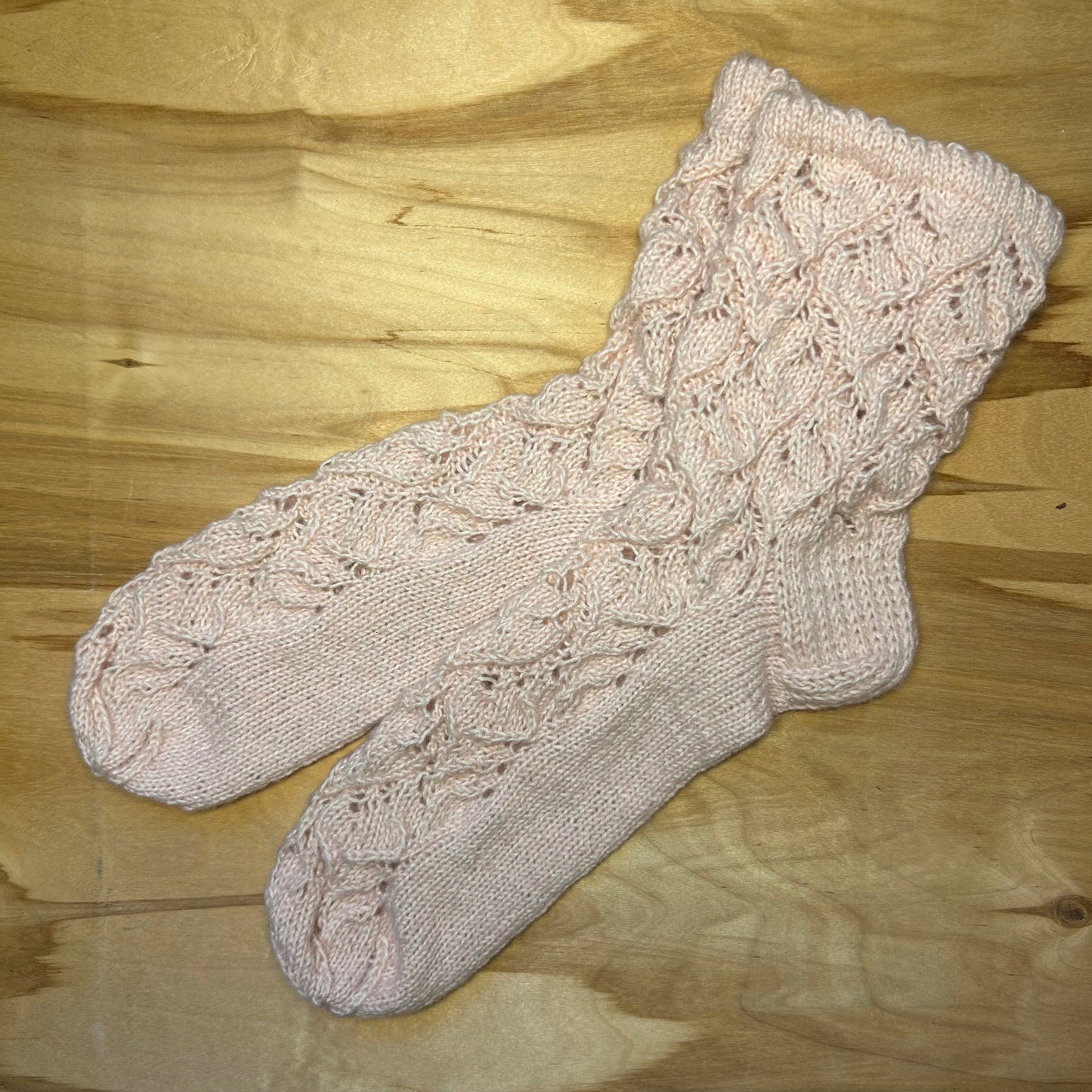 Maigi rozā krāsas mežģīņu adījuma siltās zeķes 40.-42. izm. (SITĒ 39)