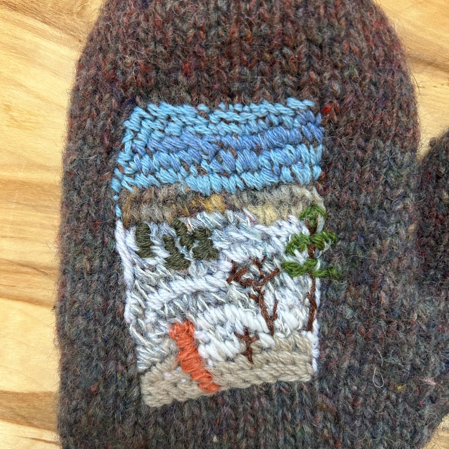 Brūni  violeti adīti dūraiņi ar izšūtu zīmējumu (RUTO 6)