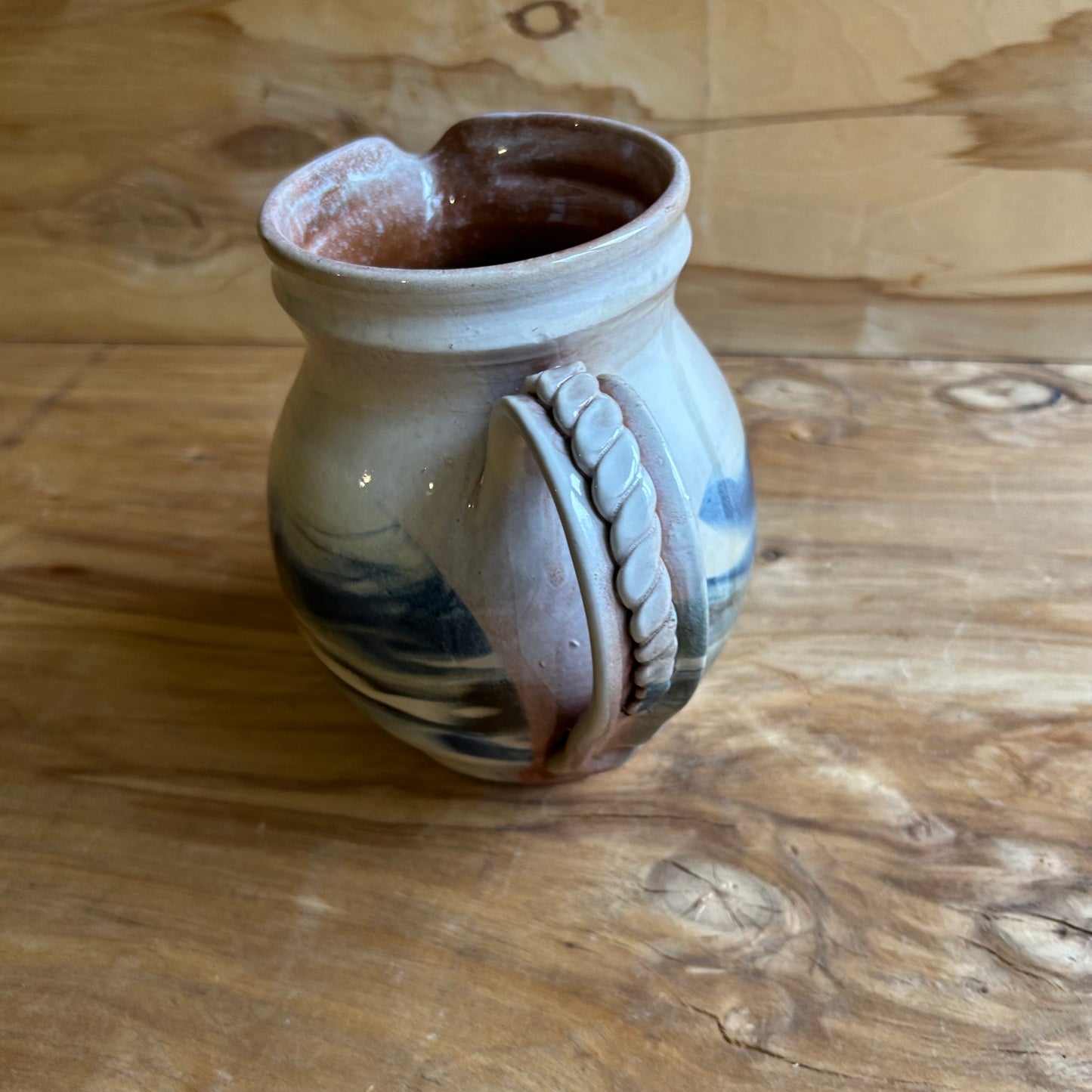 Māla krūka ar glazūras rakstu "Miglas rīts" (MASP 149)