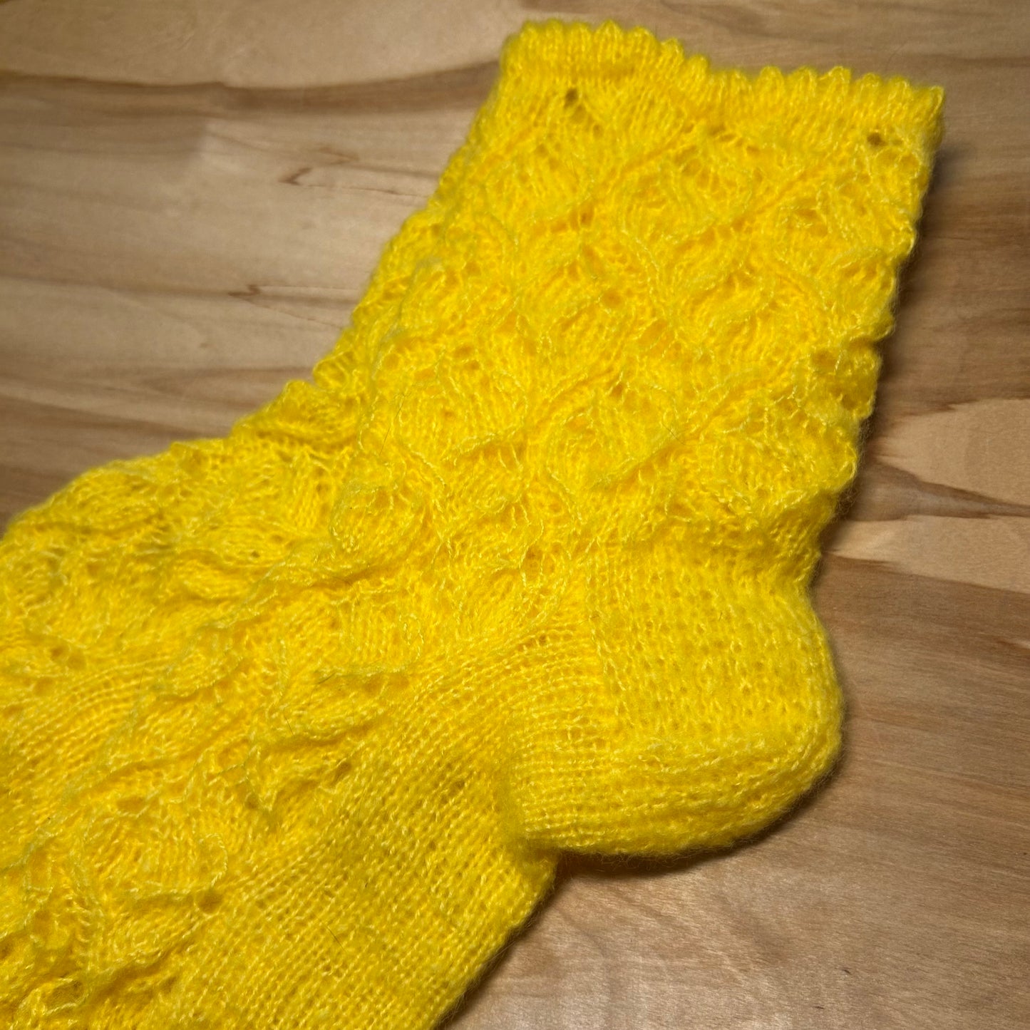 Dzeltenas krāsas mežģīņu adījuma siltās zeķes 37,5.-39,5. izm. (SITĒ 30)