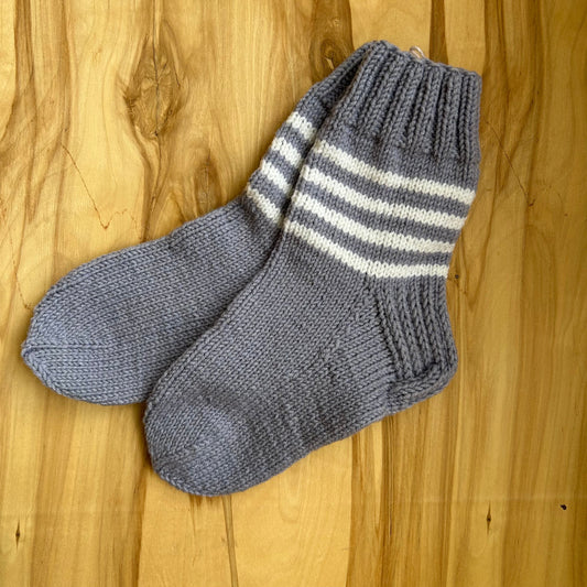 Rokām adītas siltās zeķes pelēkzilā krāsā 37.-39.izm. (INKU 34)