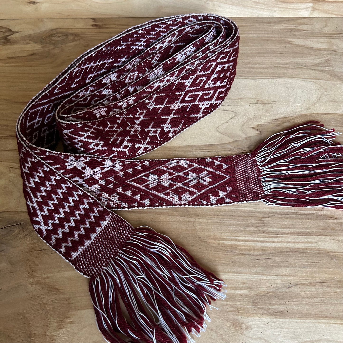 Rokām austa tautiskā josta 340 x 8,5 cm (INĢE 20)