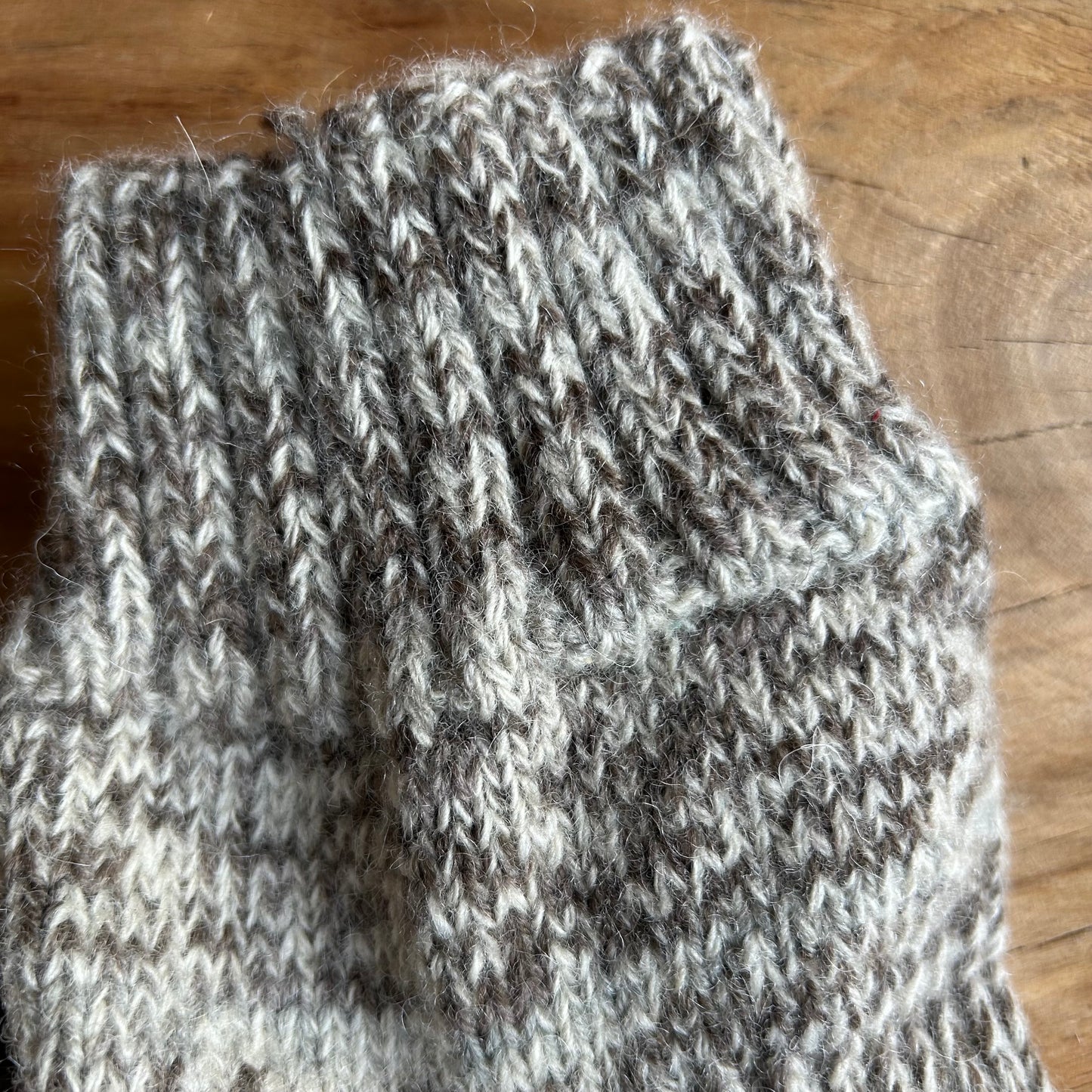 Raibas vidēji īsas vilnas zeķes brūnos, pelēkos toņos 43. -45.izm. (AIDZ 46)