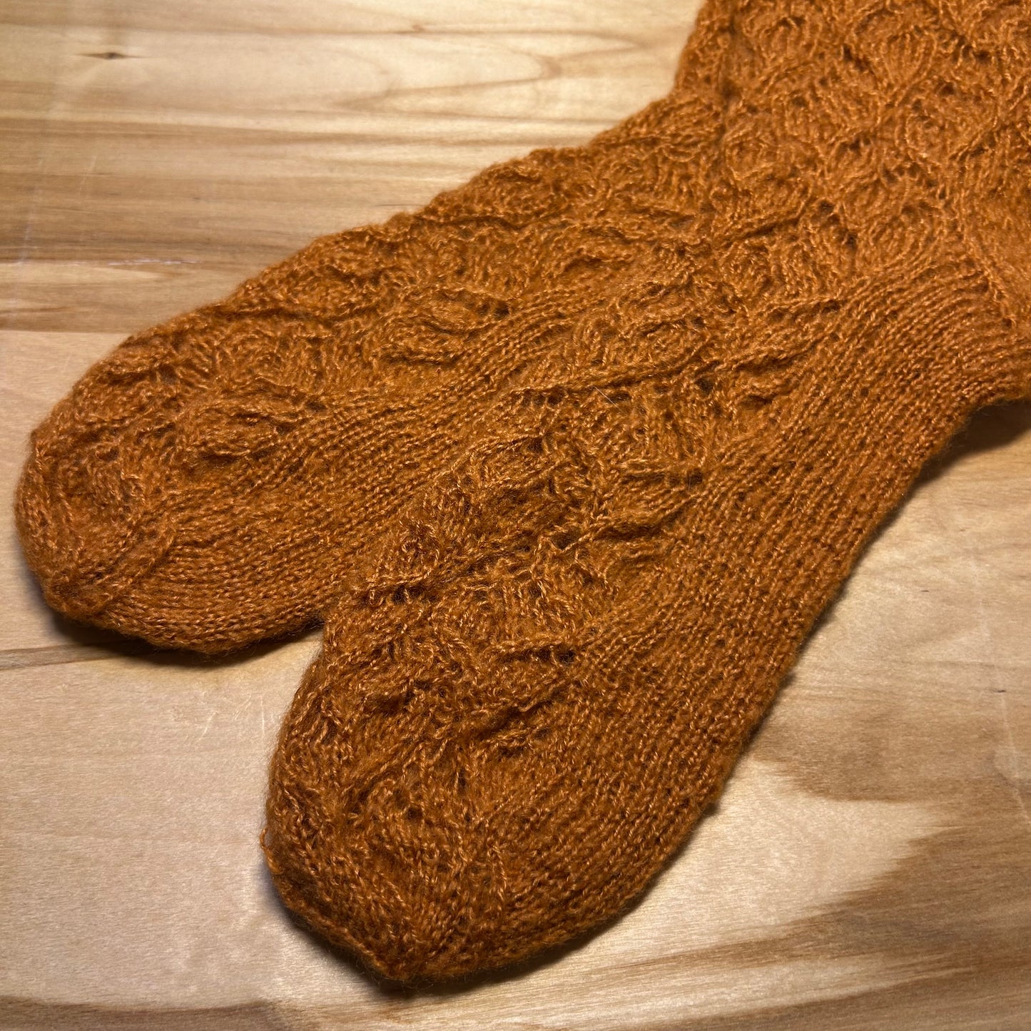 Brūnas krāsas mežģīņu adījuma siltās zeķes 39.-41. izm. (SITĒ 33)