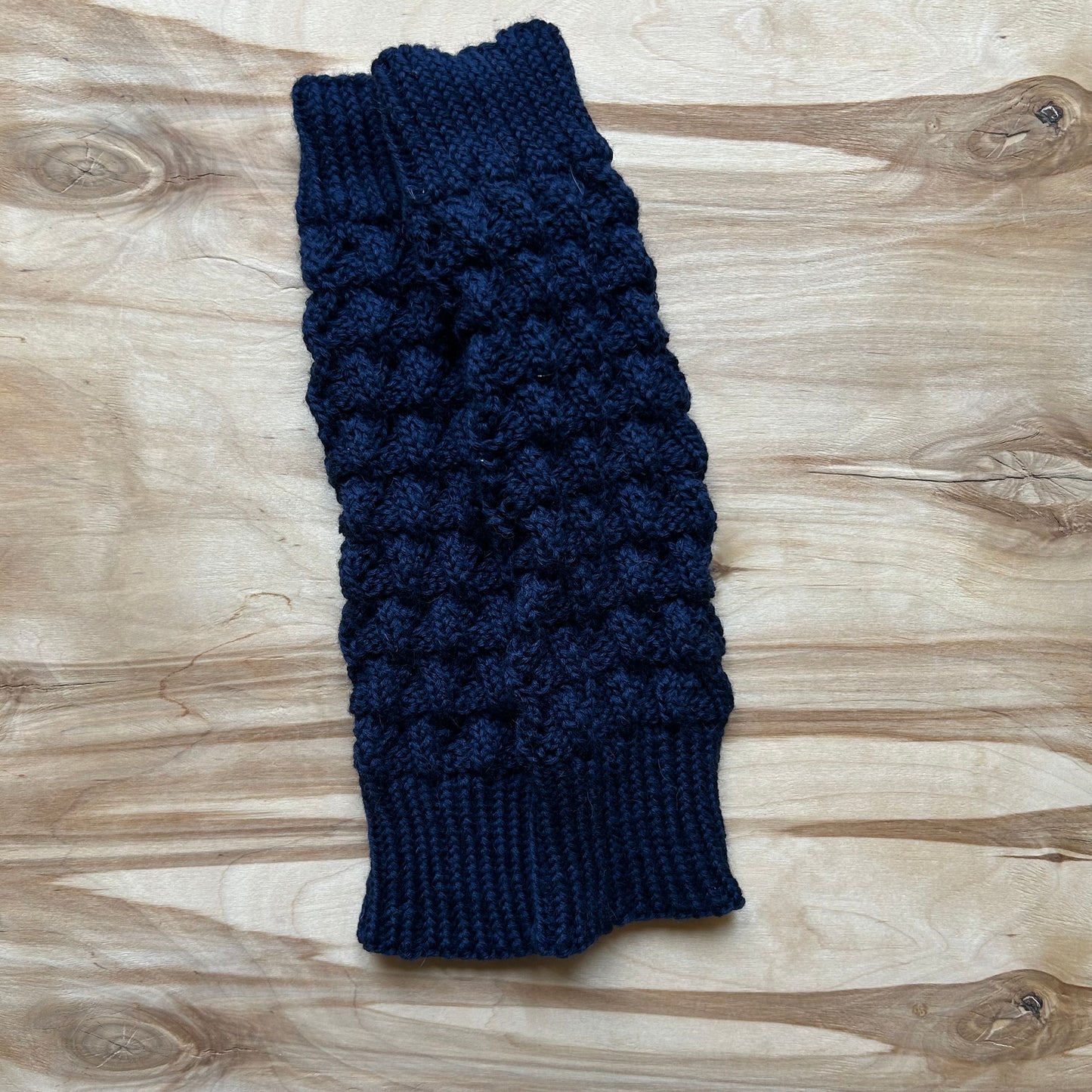 Tumši zilas garas adītas melanža dzijas getras  ar rakstainu valnīti  (VEPA 137)