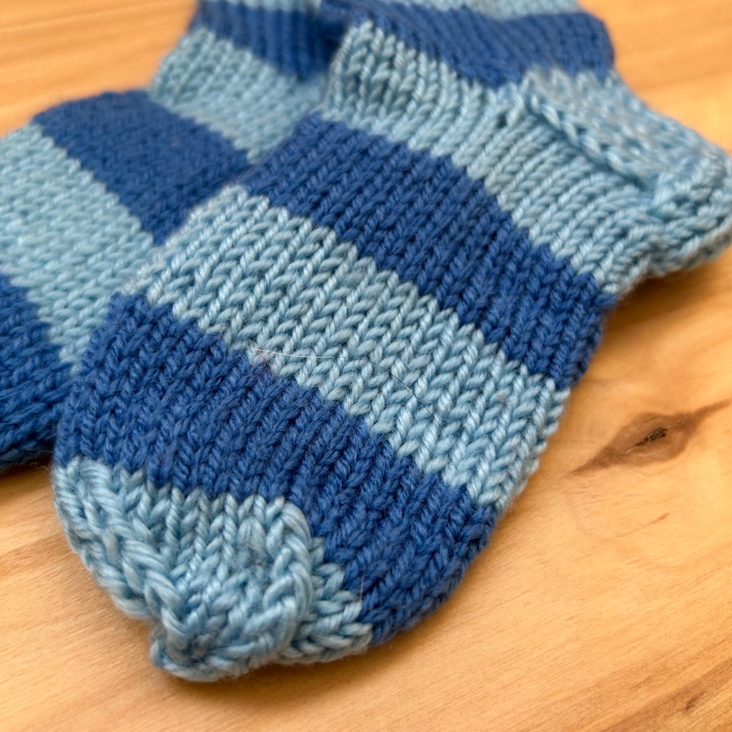 Zilas strīpainas adītas siltās zeķītes 21.-23.izm. (SITĒ 47)