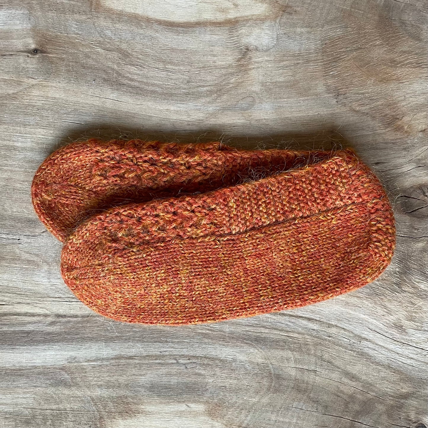 Adītas vilnas čībiņas 35.-37.izm. oranžā krāsā (DAKU 25) - www.tiptip.lv 