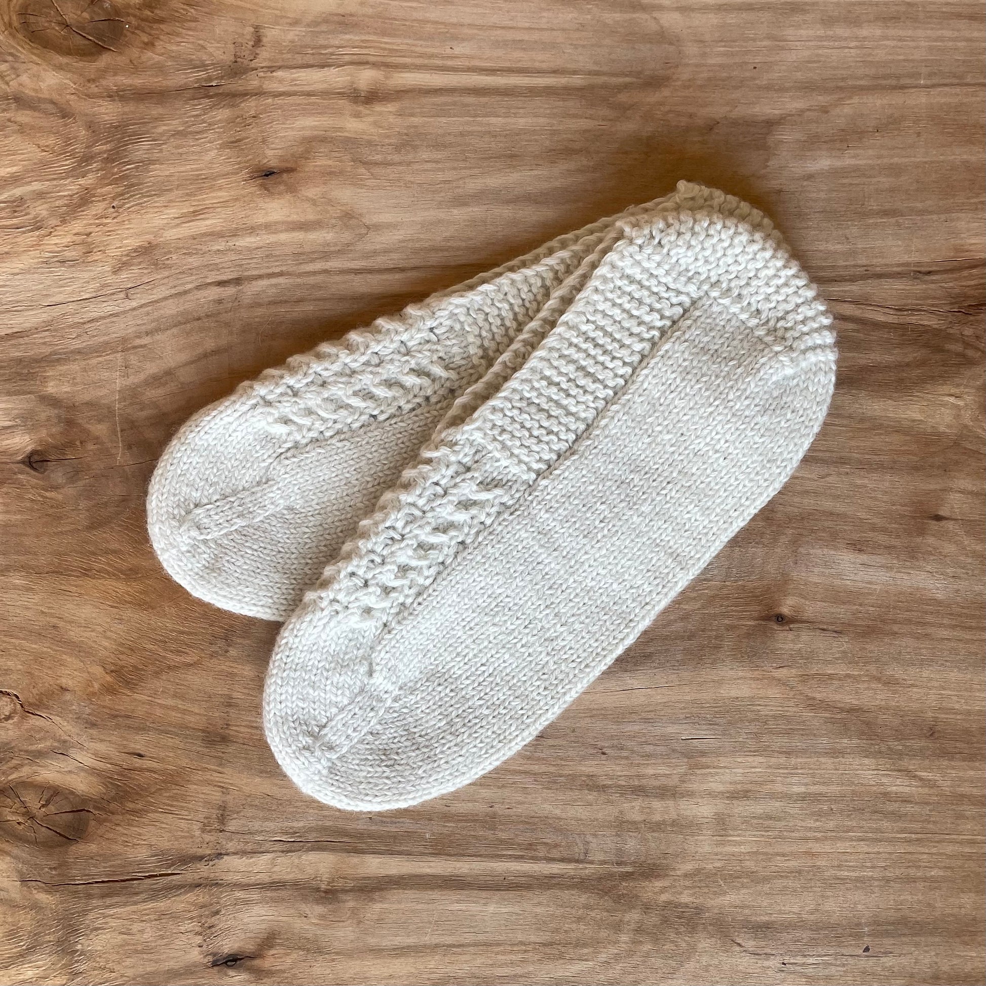 Adītas vilnas čībiņas 39.-41.izm. bēšā krāsā (DAKU 1) - www.tiptip.lv 