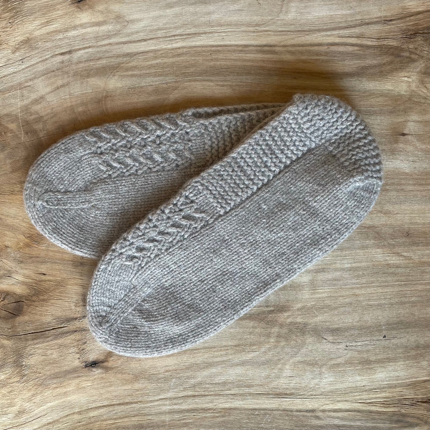 Adītas vilnas čībiņas 40.-42.izm. bēšā krāsā (DAKU 9) - www.tiptip.lv 