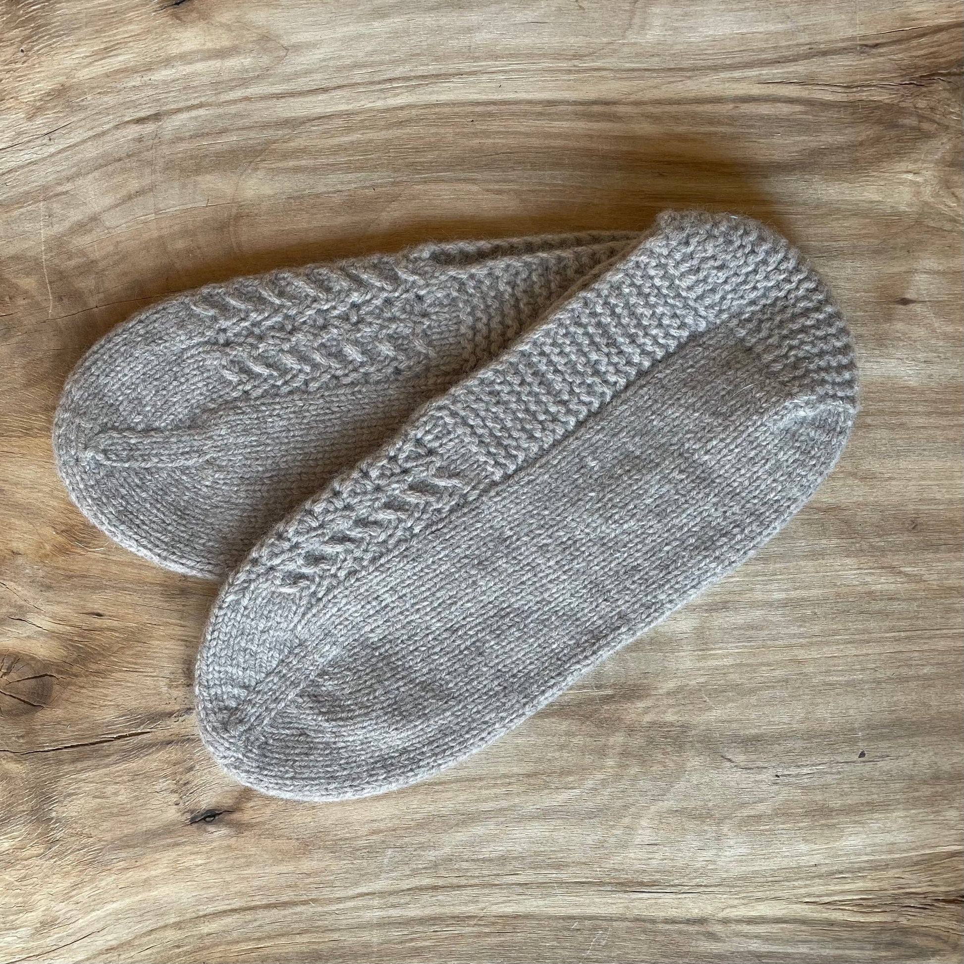 Adītas vilnas čībiņas 40.-42.izm. bēšā krāsā (DAKU 9) - www.tiptip.lv 