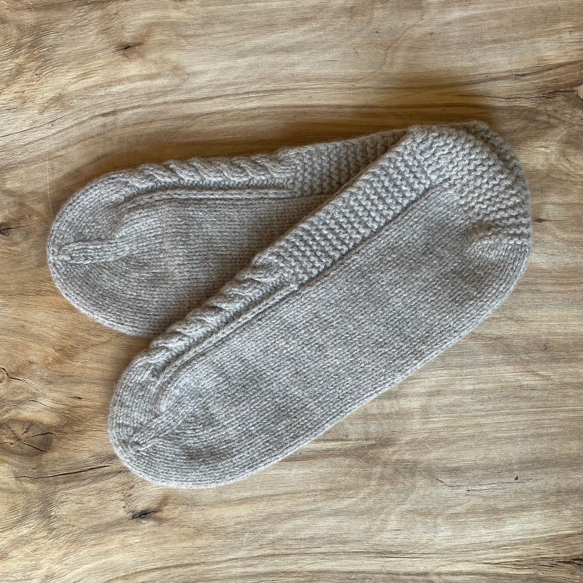 Adītas vilnas čībiņas 44.-46.izm. gaiši brūnā krāsā (DAKU 6) - www.tiptip.lv 