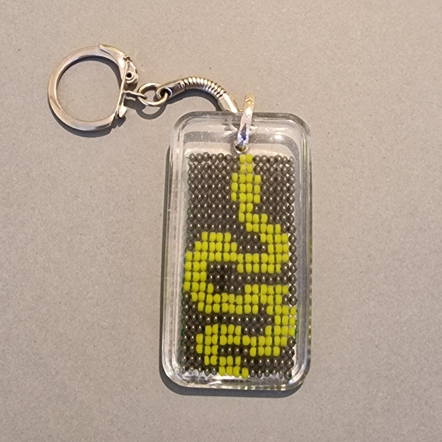 Atslēgu piekariņš "dzeltena čūska" (SPKA 58) - www.tiptip.lv 