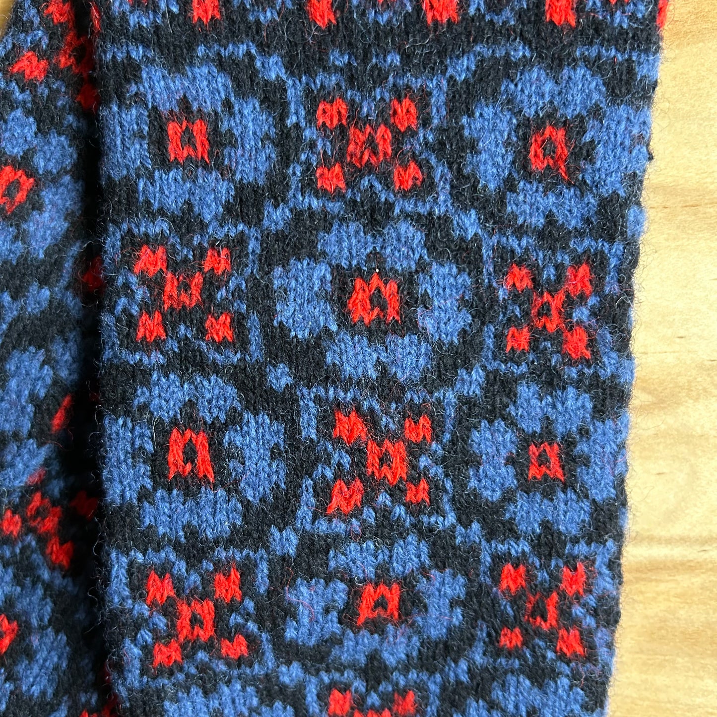 Melni vīrieši dūraiņi ar tumši zilu ziedu ornamentu (MALI 58)