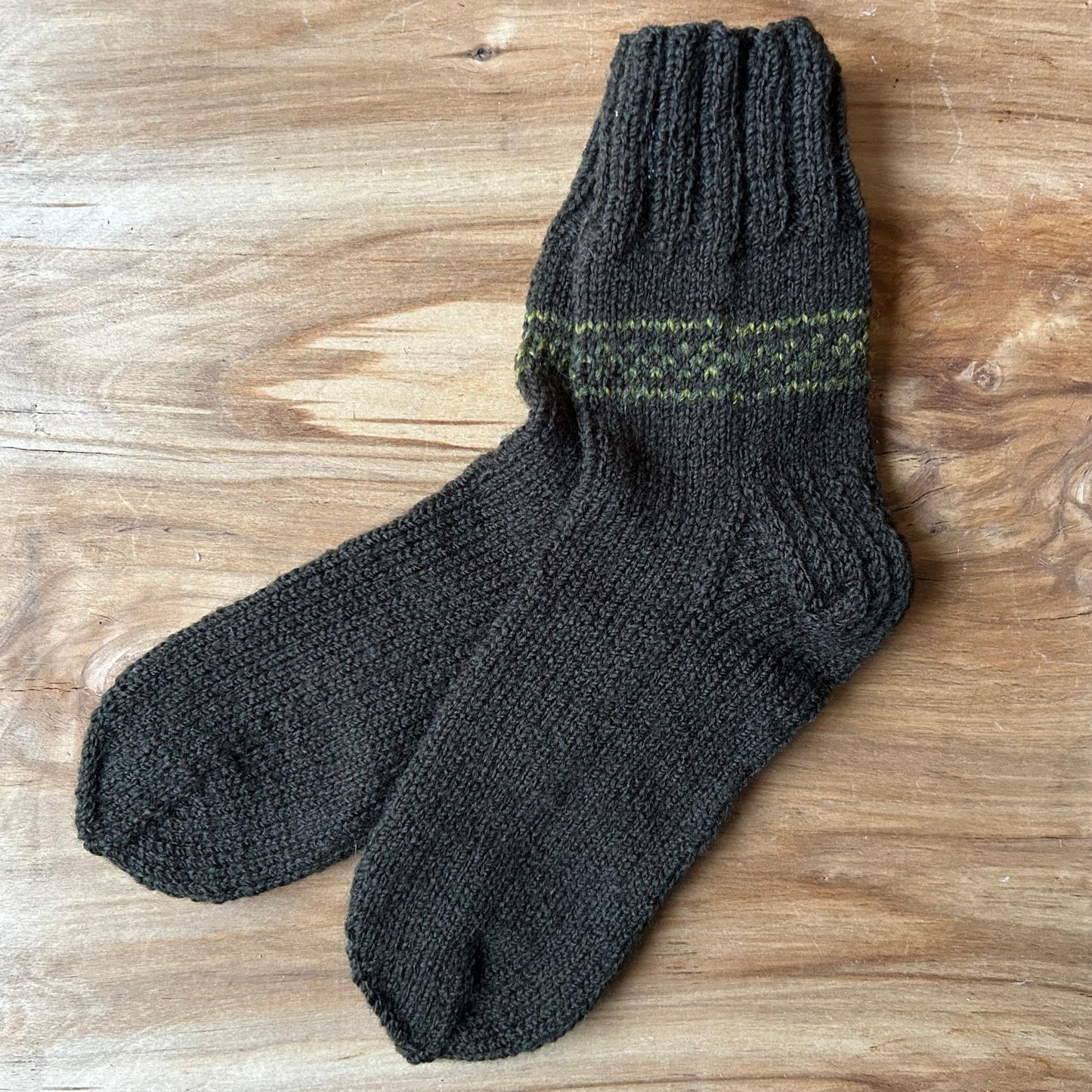 Siltās zeķes vīriešiem tumši zaļas ar nelielu gaiši zaļu rakstiņu 39.-41.izm. (VEZI 34)