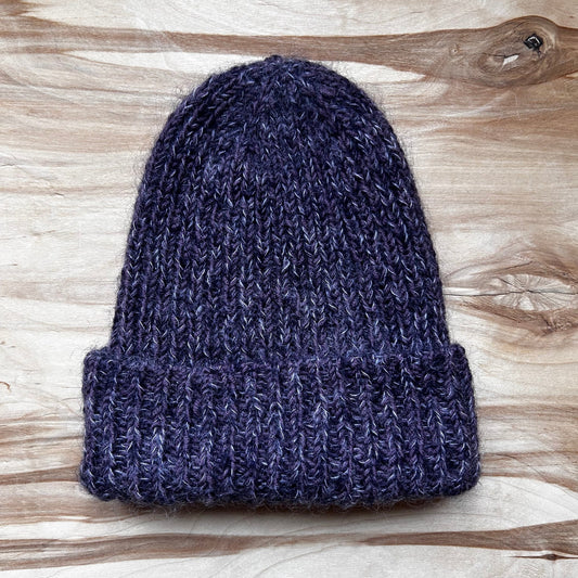 Adīta cepure ar atloku tumši lillā krāsā (RUTO 12)