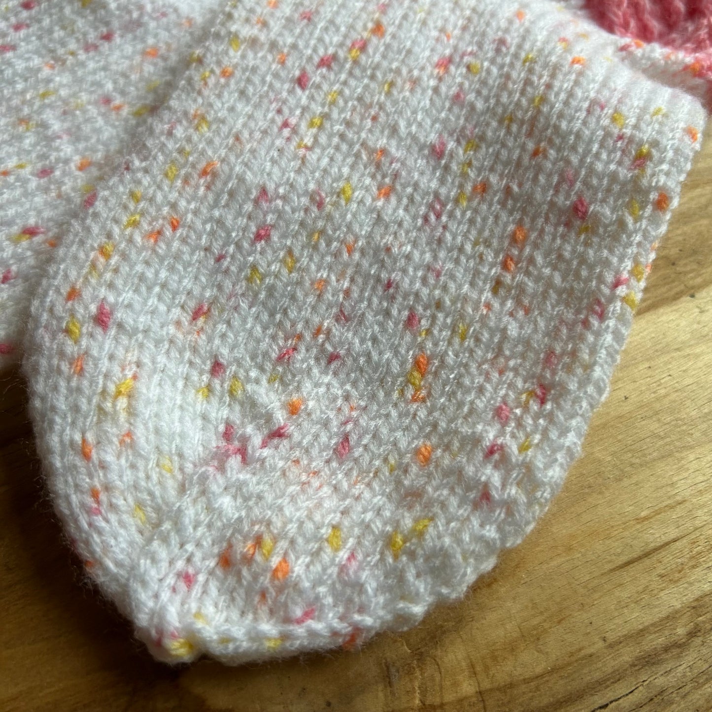 Vilnas zeķes 31.-33.izm. gaiši dzeltenas ar raibumiem (VEZI 64)