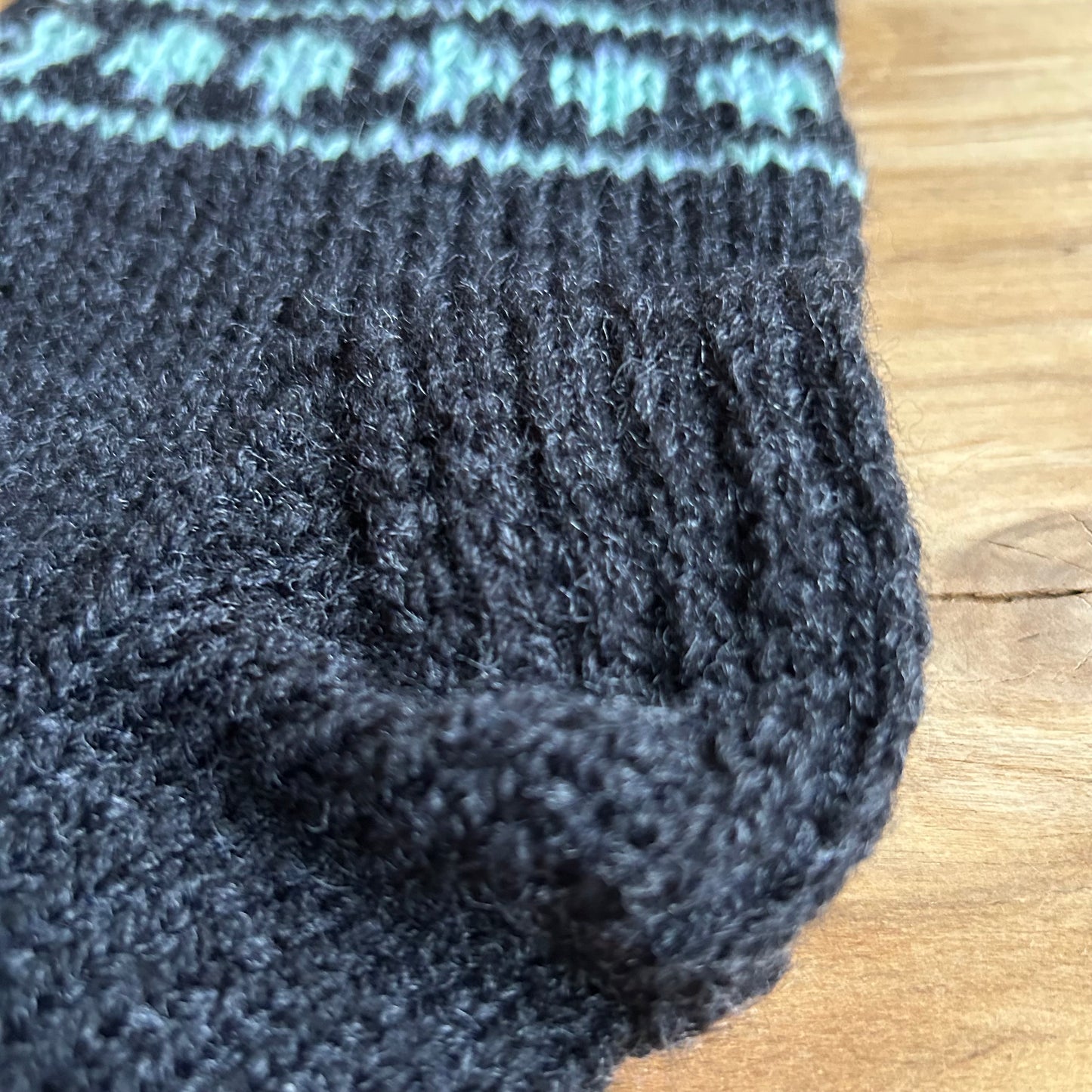 Siltās zeķes vīriešiem  melnā krāsā ar gaiši zilu rakstiņu 43.-45.izm. (VEZI 38)