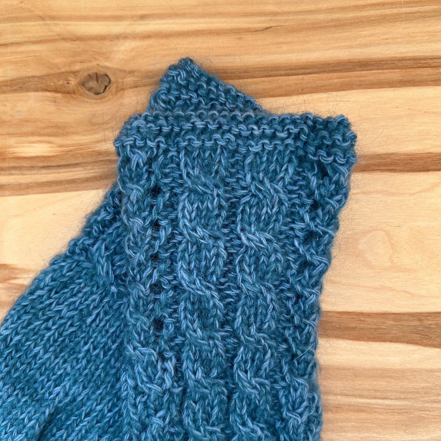 Rokām adīti  puscimdi zilā krāsā (DZTO 97)