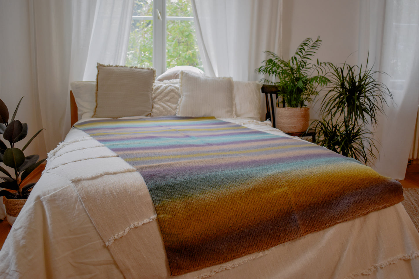 Hand-woven bluish wool blanket / plaid (BATE 11)