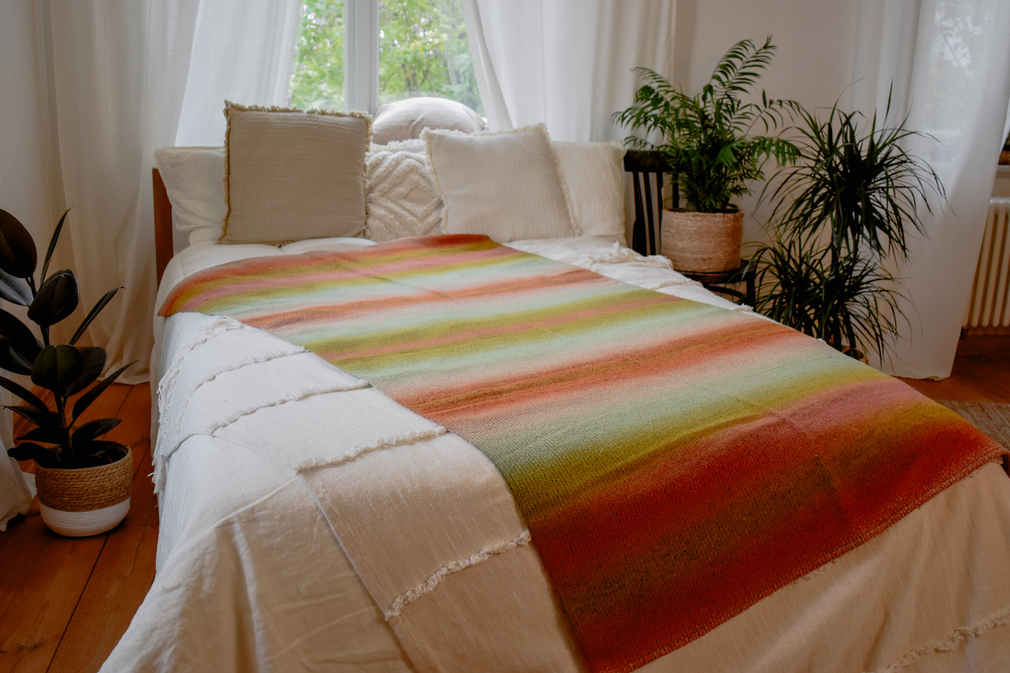 Handwoven red/greenish woolen blanket/plaid (BATE 4)