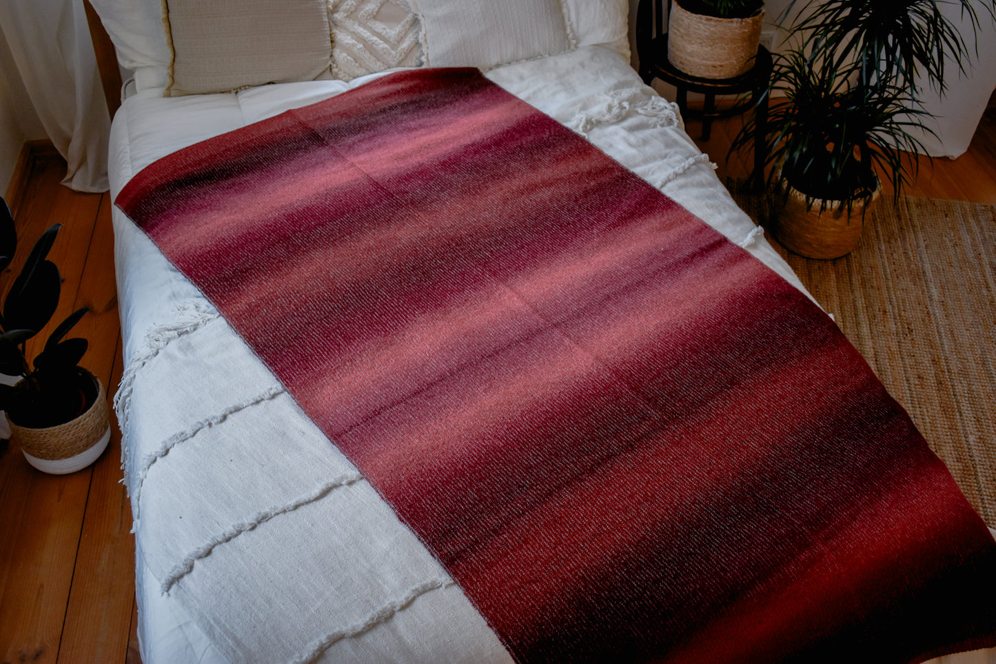 Hand-woven reddish wool blanket / plaid (BATE 5)