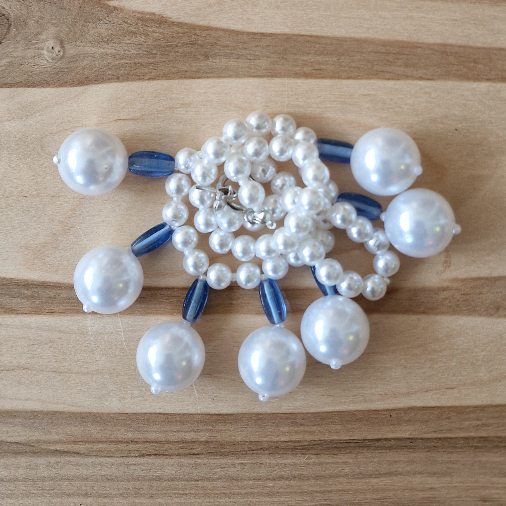 Balta kaklarota ar lielām pērlēm lejasdaļā (DAMI 9) - www.tiptip.lv 