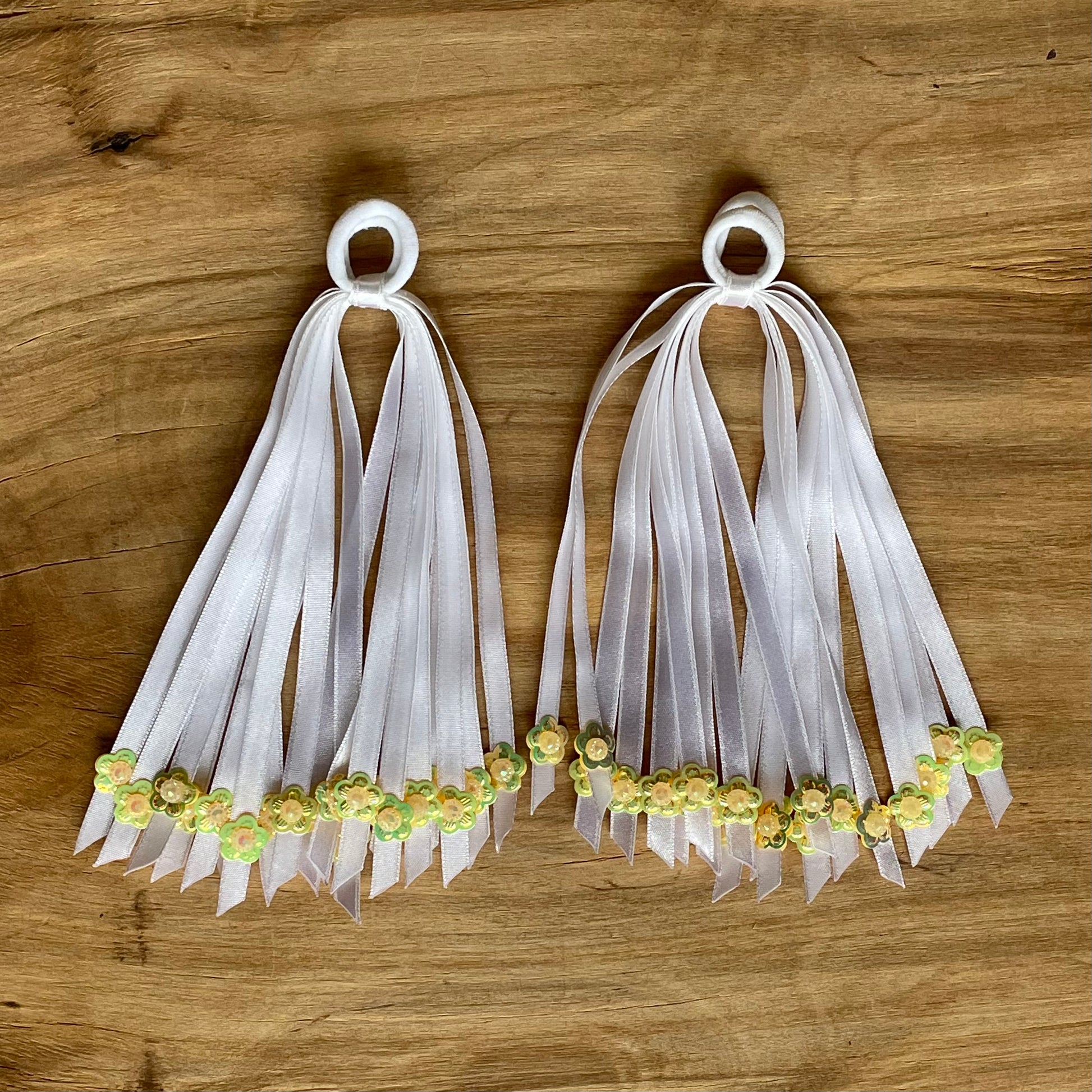 Balta lentīšu matu gumija (IRFI 56) - www.tiptip.lv 