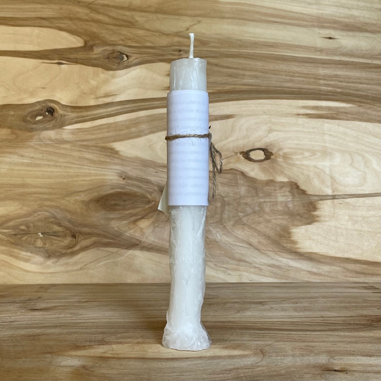 Balta rokām veidota svece (ARHE 32) - www.tiptip.lv 