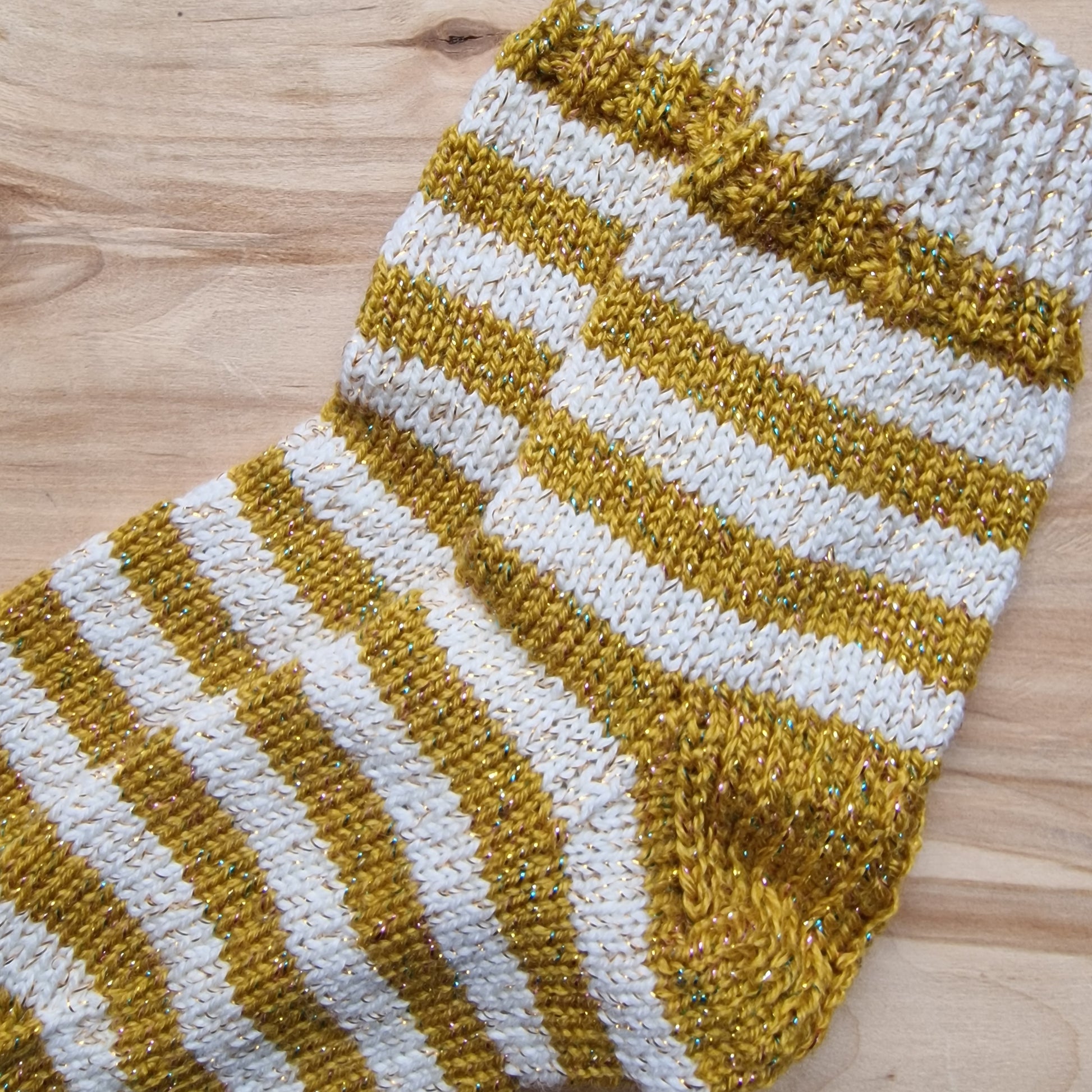 Balti/sinepju svītrotas vilnas zeķes bērniem 31.-33.izm. (VEZI 20) - www.tiptip.lv 