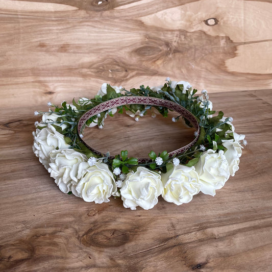 Balts mākslīgo ziedu vainadziņš (AIPU 57) - www.tiptip.lv 