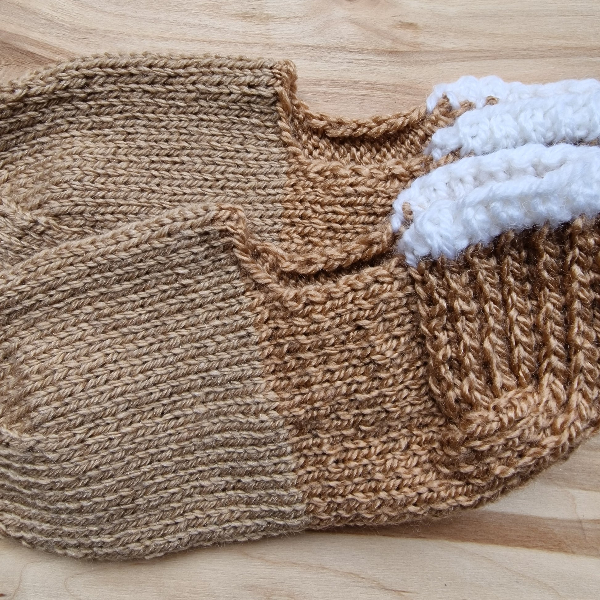 Brūnas adītas čības 35.-37.izm. (VEZI 29) - www.tiptip.lv 