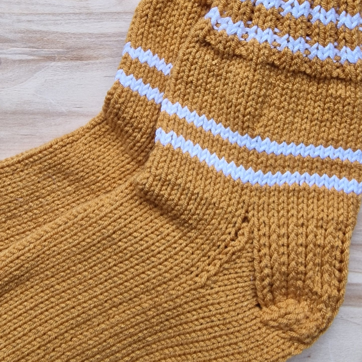 Brūnas vilnas zeķes 39.-41.izm. (VEZI 21) - www.tiptip.lv 