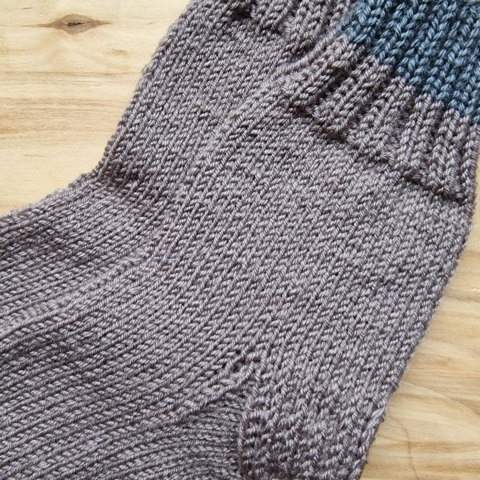 Brūnas vilnas zeķes vīriešiem 41.-43.izm. (VEZI 10) - www.tiptip.lv 