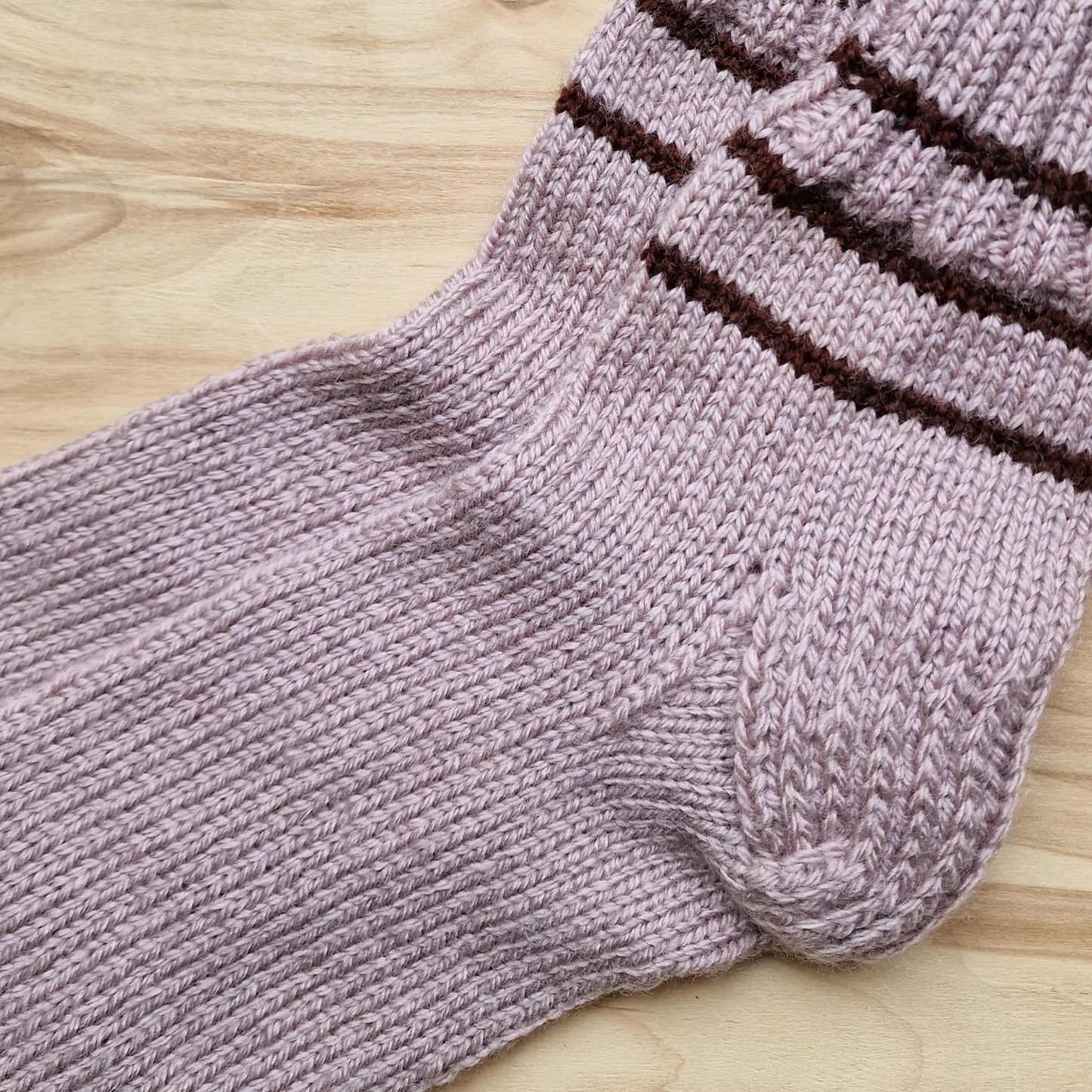 Brūnas vilnas zeķes vīriešiem 41.-43.izm. (VEZI 13) - www.tiptip.lv 