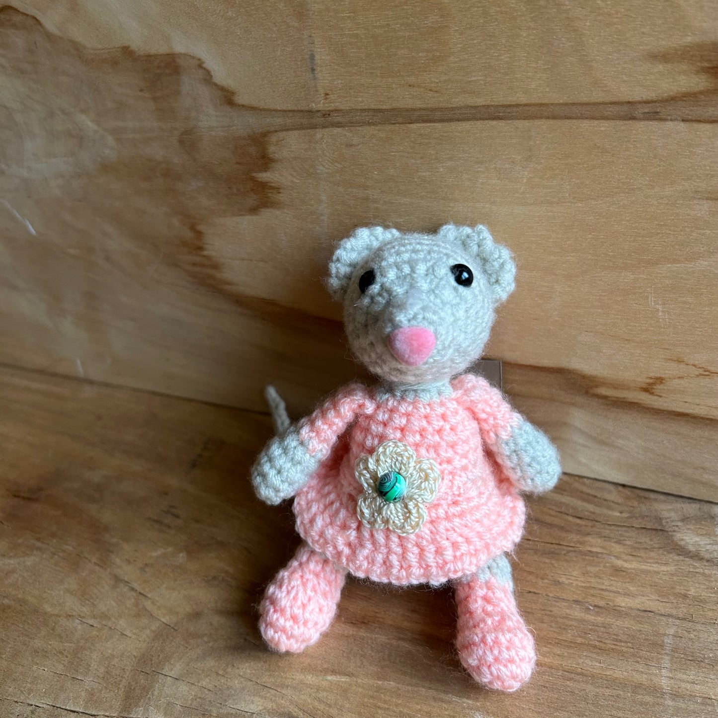 Tamborēta gaiša pelīte oranžā kleitiņā (AIPU 130)