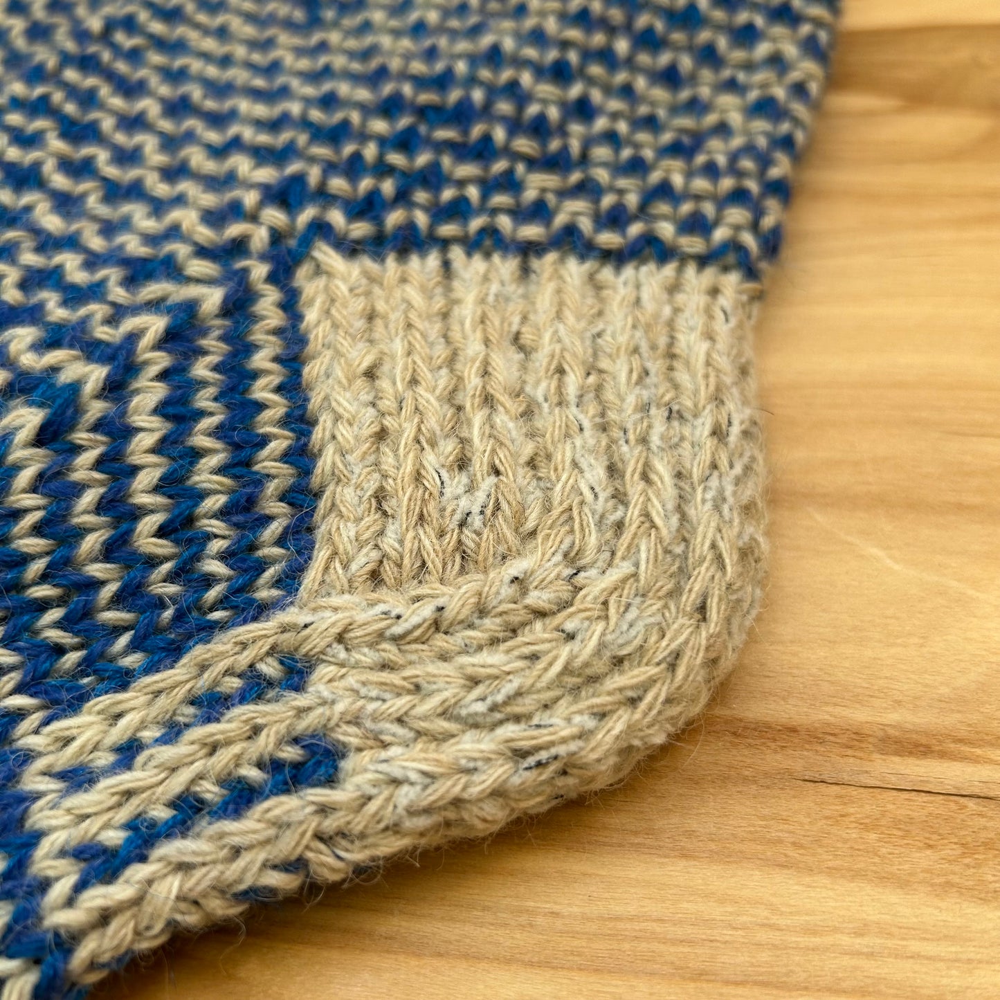 Rakstainas siltās zeķes  bēšā krāsā ar ziliem rakstiem 38.-40.izm. (INPO 104)