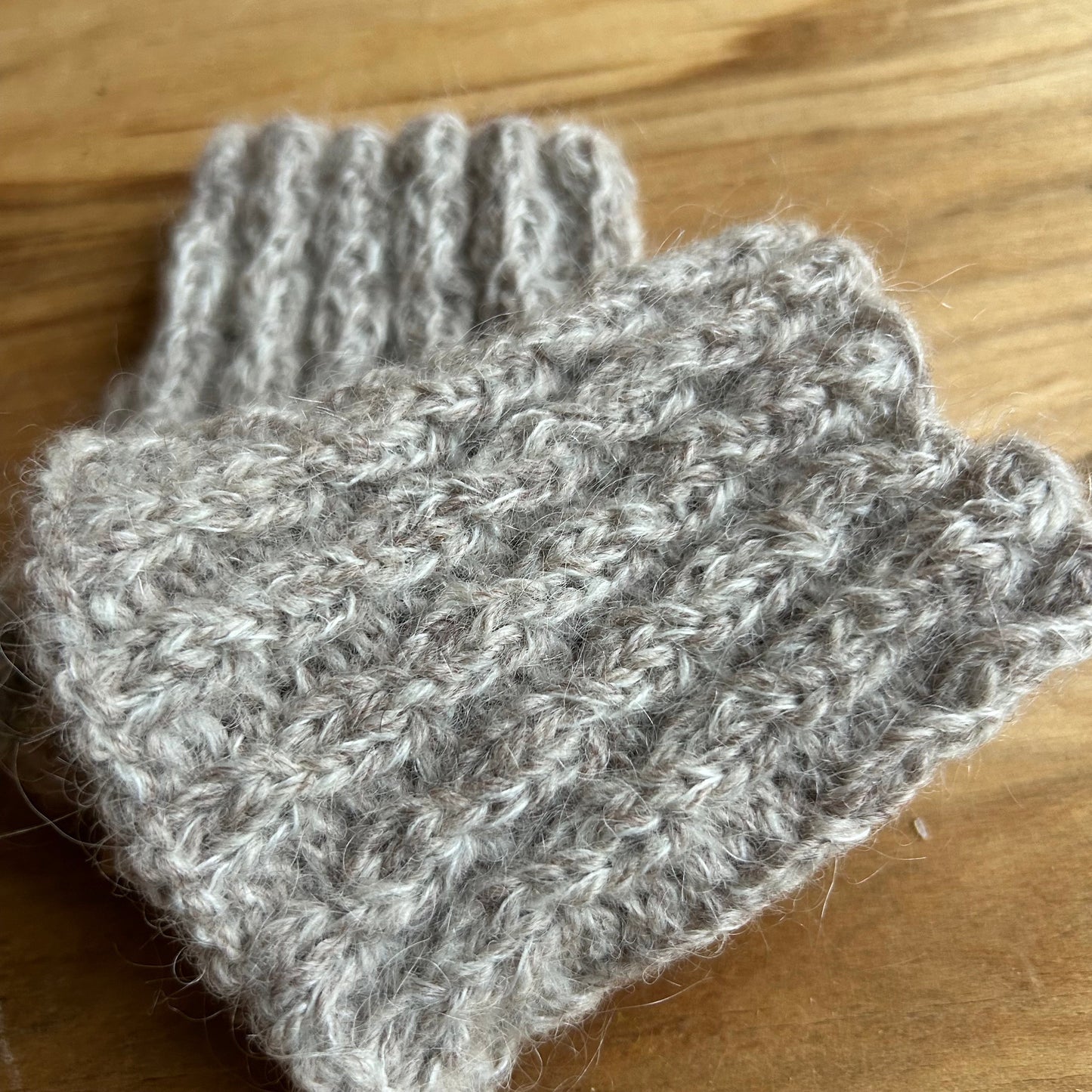 Adīti mauči gaiši brūnā krāsā (VEZI 46)