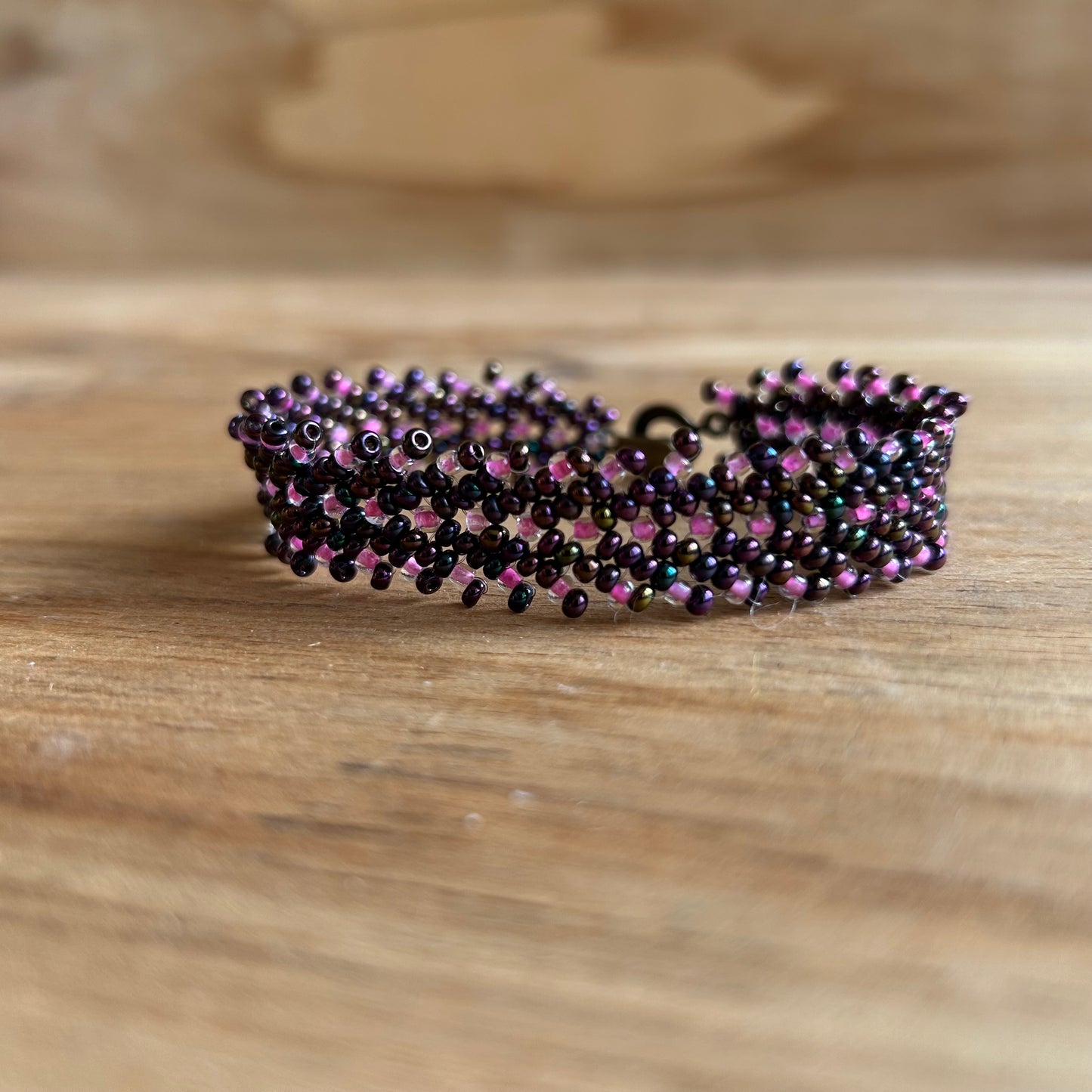 Pērļota aproce lillā krāsā (ZAMI 54)