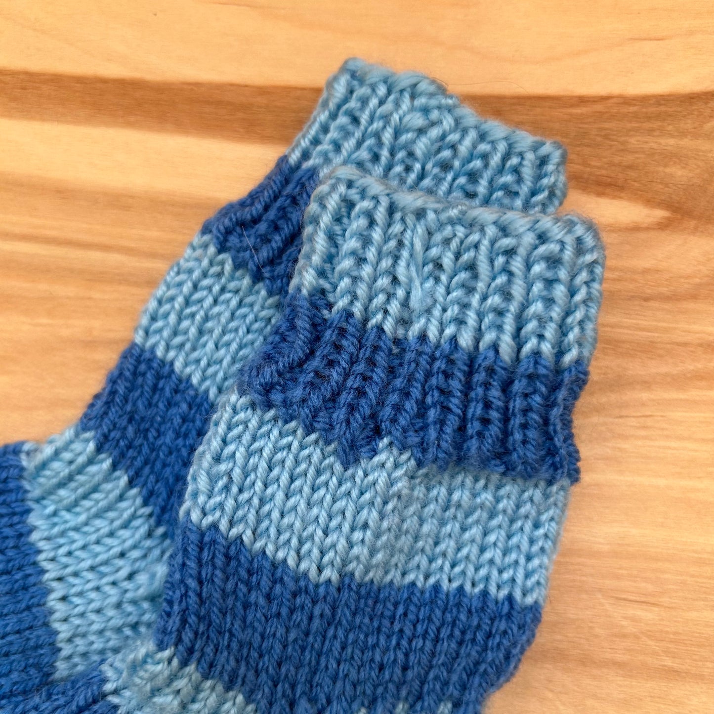 Zilas strīpainas adītas siltās zeķītes 21.-23.izm. (SITĒ 47)