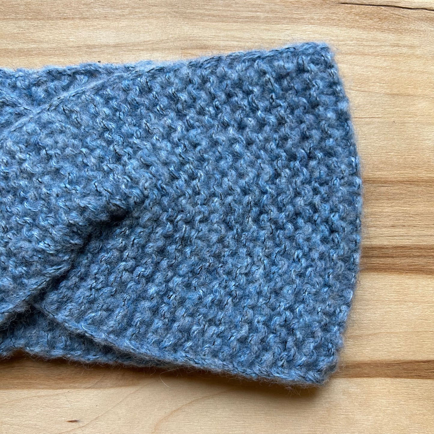 Gaiši zila adīta galvas lenta (VEPA 129)