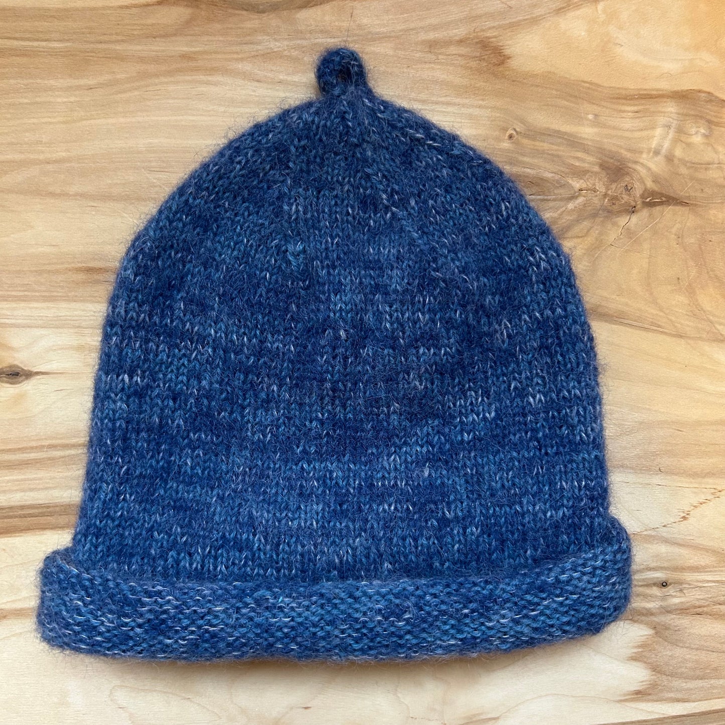 Adīta cepure tumši zilā krāsā ar cilpiņu (RUTO 14)