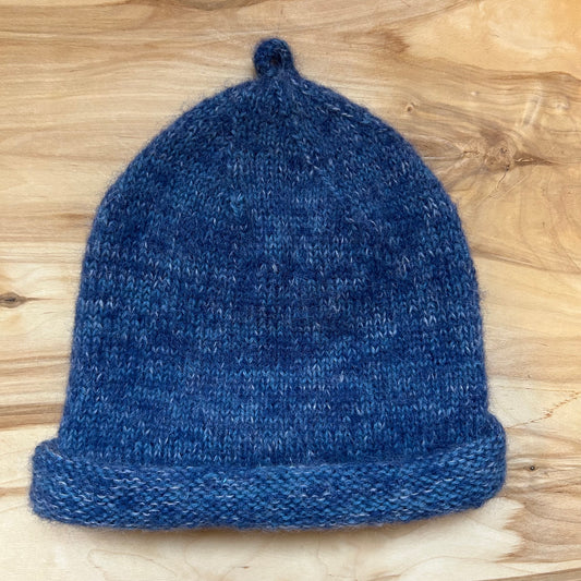 Adīta cepure tumši zilā krāsā ar cilpiņu (RUTO 14)