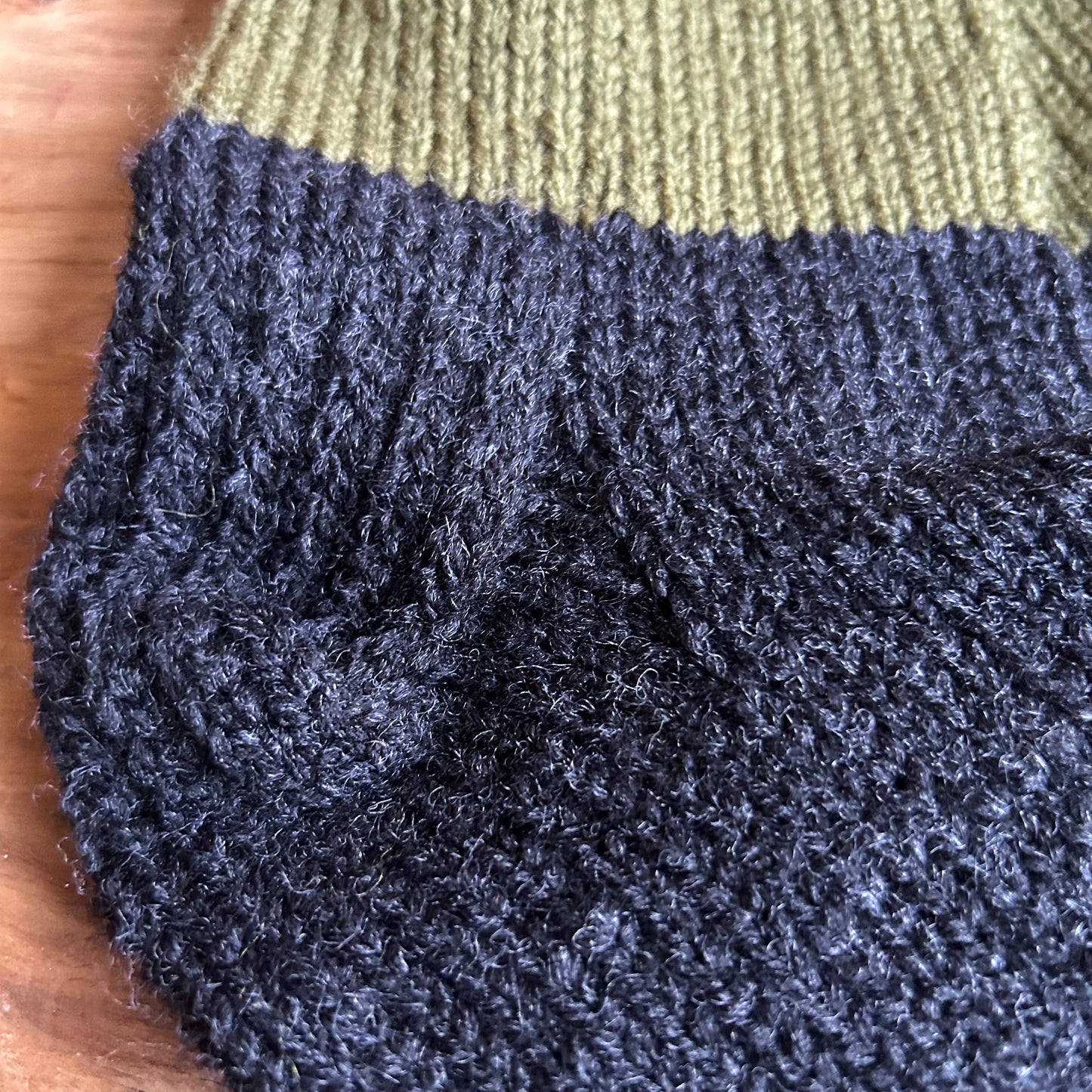 Siltās zeķes vīriešiem sūnu zaļas  ar tumši pelēku joslu 43.-45..izm. (VEZI 35)