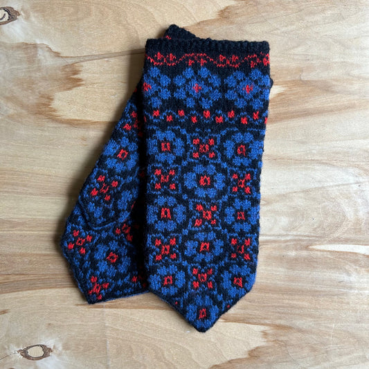 Melni vīrieši dūraiņi ar tumši zilu ziedu ornamentu (MALI 58)